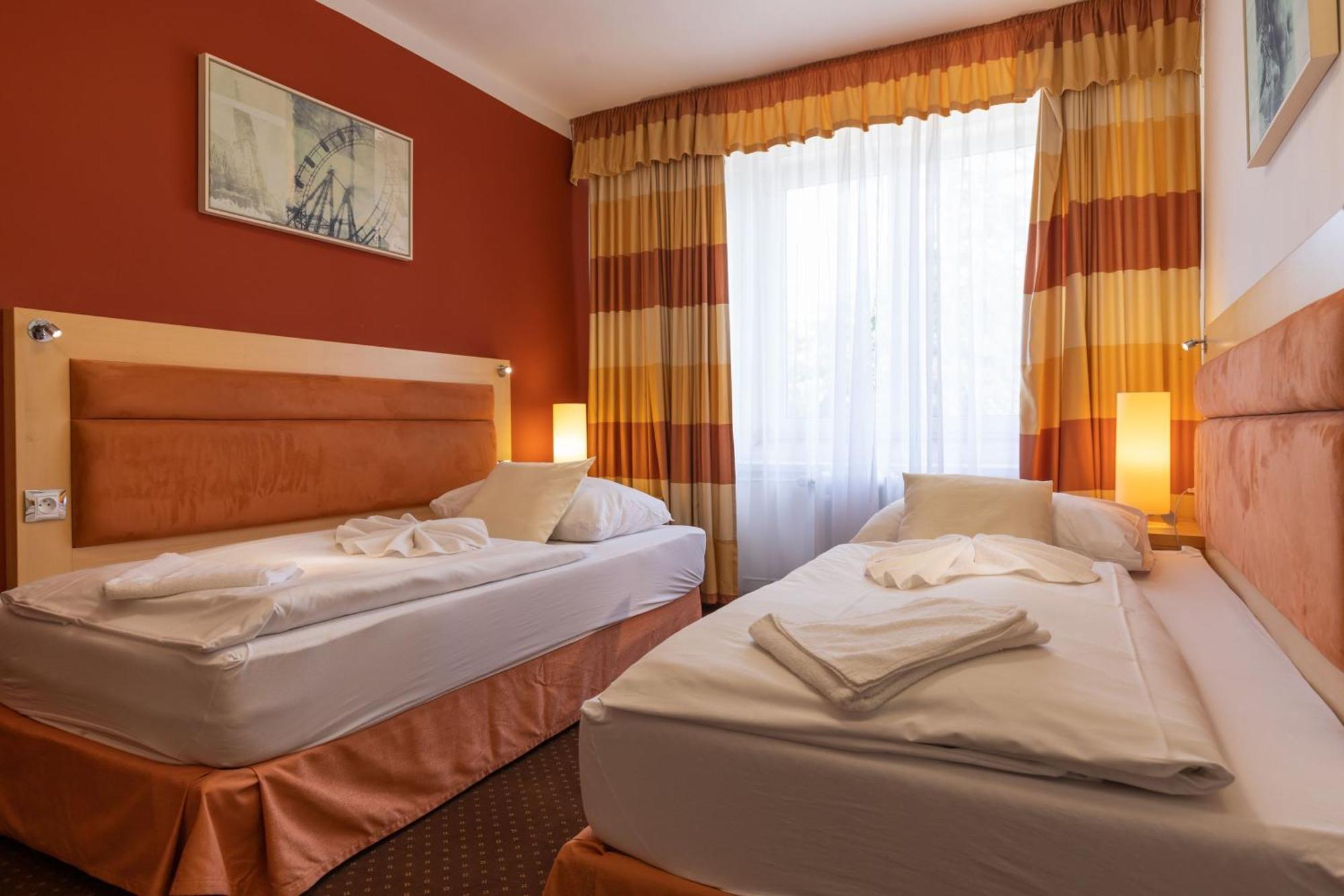 Active & Wellness Hotel Subterra Ostrov  Habitación foto