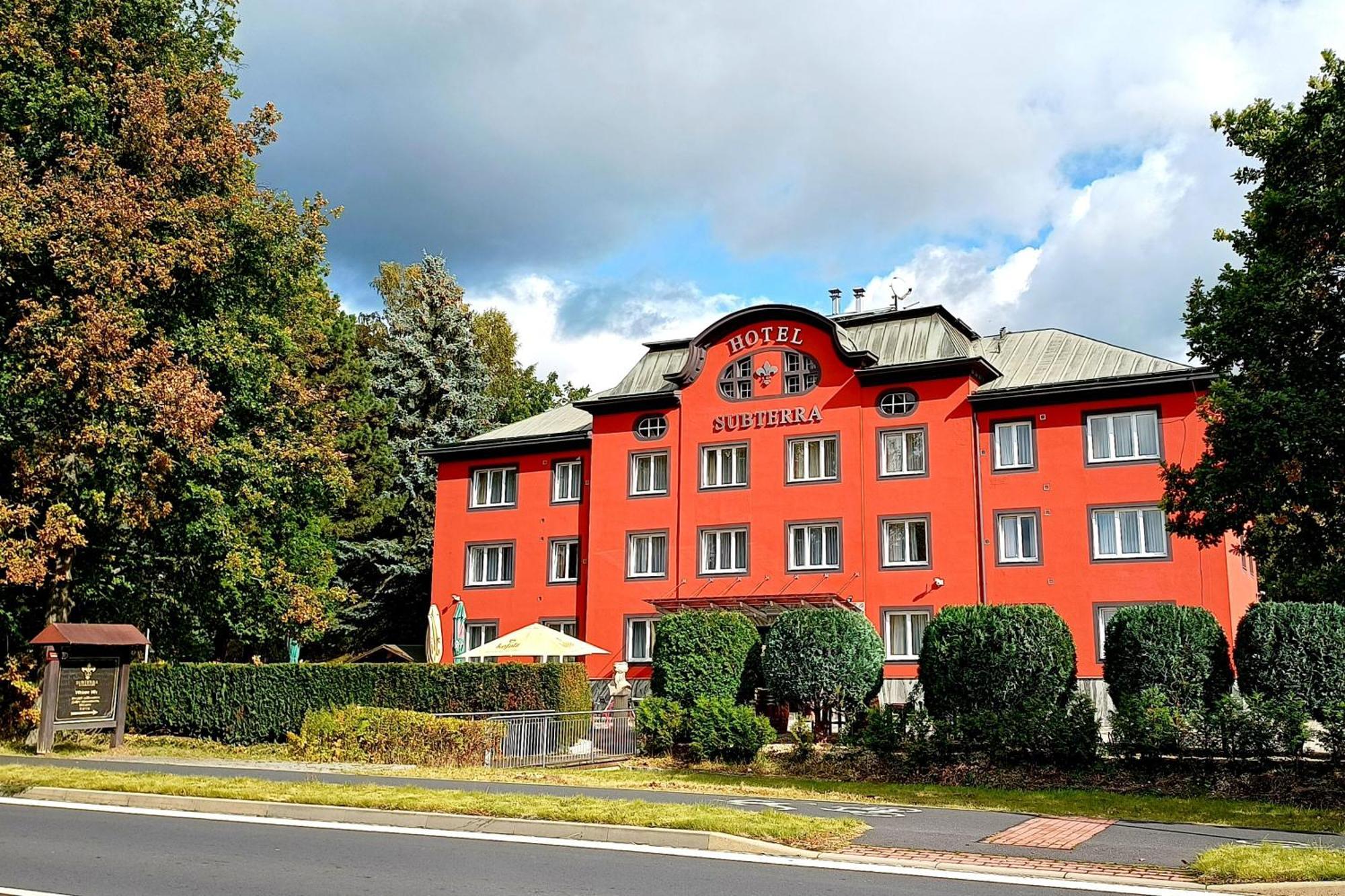 Active & Wellness Hotel Subterra Ostrov  Exterior foto